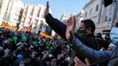 Santiago Abascal saluda a los simpatizantes de Vox concentrados en Barcelona para celebrar el D�a de la Constituci�n