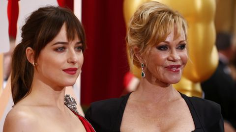 Dakota Johnson, de YSL, con Melanie Griffith