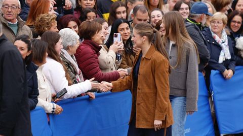 Los Reyes, la princesa Leonor y la Infanta Sof�a durante el acto de entrega del premio al ?Pueblo Ejemplar de Asturias 2025, a 25 de octubre de 2025, en Valdesoto, Sieto, Asturias (Espa�a). El Premio al Pueblo Ejemplar de Asturias 2025 ha sido concedido a la parroquia de Valdesoto, que pertenece al concejo asturiano de Siero