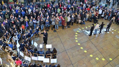 Actos contra la violencia de g�nero en la plaza del Ayuntamiento de Oviedo 