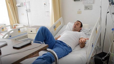 El asturiano Jos� Manuel Pulgar, convaleciente del accidente a�reo en Durango (M�xico)