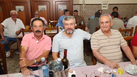 COMIDA DE DESPEDIDA A JAVIER MARCOS BARREIRO, JEFE DE ESCUADRON DE VIGILANCIA AEREA DEL BARBANZA EN EL RESTAURANTE BENJAM�N DE ROIS