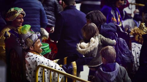 Cabalgatas de Reyes de Ourense.Verín también recibió la visita de sus majestades de Oriente antes de comenzar su reparto de regalos