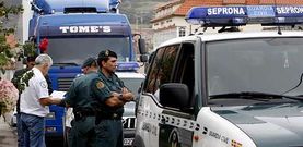 Agentes del Seprona interceptaron en Canduas dos camiones que transportaban pescado desde Laxe.