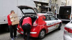 Reparto de ayuda en el plan Cruz Roja Responde