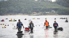 Mariscadoras de a pie en la ra de Pontevedra a finales del ao pasado