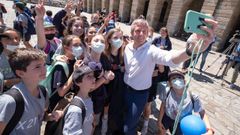 Alfonso Rueda con los alumnos de Cristo Rey