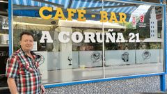 Armando Su�rez, de Nar�n, frente al local A Coru�a, en Ginebra
