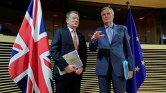 El negociador brit�nico, David Frost, junto al comunitario, en franc�s Michel Barnier, durante una reuni�n en marzo en Bruselas