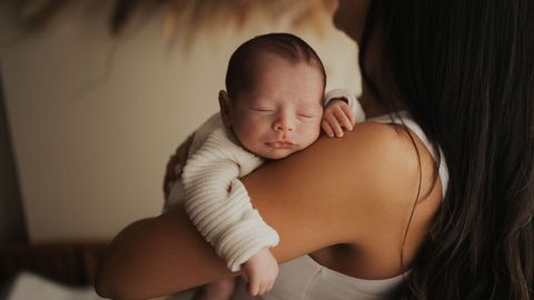 R�o y su madre, en una sesi�n fotogr�fica de Elena
