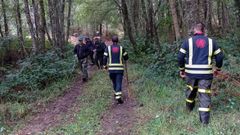 Vecinos y miembros del GES de Friol-Palas, en las tareas de búsqueda.