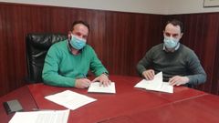 Firma del acuerdo para el presupuesto 2021, entre Csar Poza y Alberto Acua (PP)