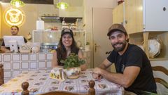 Graciela Castro y Dar�o Capelo en el nuevo establecimiento de Chichalovers, donde, adem�s de la carta especializada en bocatas de chorizos y chicharrones, contar�n con una tienda gourmet con productos de proximidad. Abrir� de lunes a domingo, siguiendo el formato �gil de la marca, de comida pensada esencialmente para llevar, sin renunciar a la elaboraci�n artesanal ni a la calidad de las materias primas