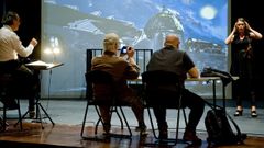 Detalle de uno de los ensayos de la �pera �Don Giovanni� con la participaci�n del director de escena, el cineasta Carlos Saura, en una foto tomada ayer