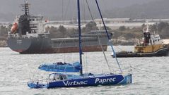 A la una de la tarde de este viernes, el velero que encabeza la Vend�e Globe segu�a amarrado a una boya en San Cibrao