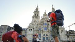 Peregrinos na pra�a do Obradoiro, em Santiago