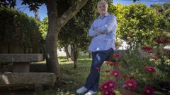 Jos� Manuel Traba, no magn�fico xard�n da s�a casa en Santiago