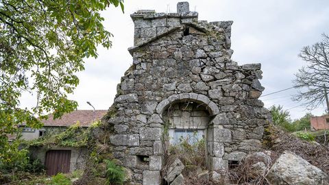 Otra vista de las ruinas de la antigua iglesia de Montecelo