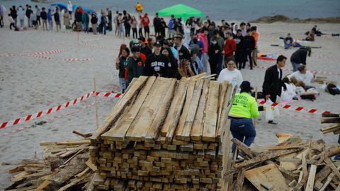 A las seis de la maana la playa deber estar desalojada