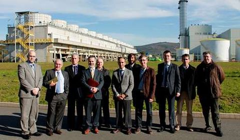Fern�ndez, junto a los directivos de Endesa en As Pontes.