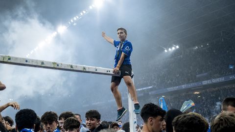 La afición del Real Oviedo celebra el ascenso a Primera División