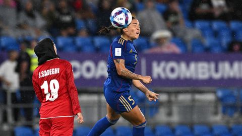 Imagen del partido entre Ir�n y Filipinas. Las jugadoras iran�s, como es habitual, jugaron con su pelo tapado por un velo. 