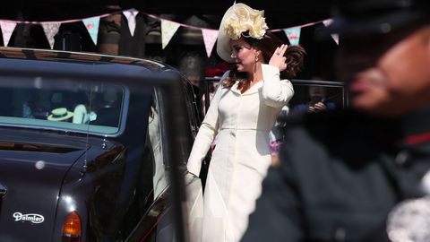Kate Middleton repiti�. Era uno de los estilismos m�s esperados y a muchos defraud�. El vestido que Kate Middleton escogi� para la boda de Meghan Markle y Harry era repetido (hasta en tres ocasiones). Lo llev� en el bautizo de la princesa Charlotte, en el evento �Trooping the color� del 2016 y en el 100 aniversario de la batalla de Passchendaele (en el 2017). 