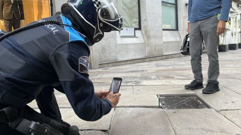 La esposa de Miguel Charln, vecino de Abegondo, tropez esta semana con el resalte de una baldosa de piedra en la calle Real. Llam al Concello para dejar constancia de la cada y del desperfecto.