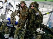 Los representantes de Banana Airsoft, ayer. 