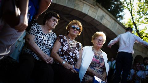 Romer�a da Virxe do Cristal.En el campo del santuario se celebra la misa solemne.