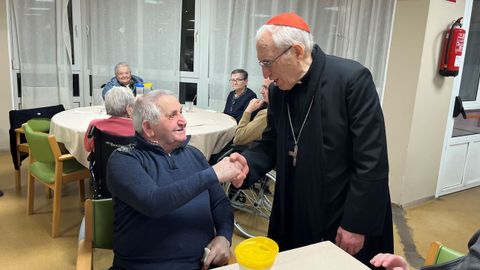 Visita del cardenal Rouco Varela a la residencia de mayores de Vilalba