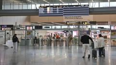 Imagen del aeropuerto compostelano Rosal�a de Castro esta misma semana
