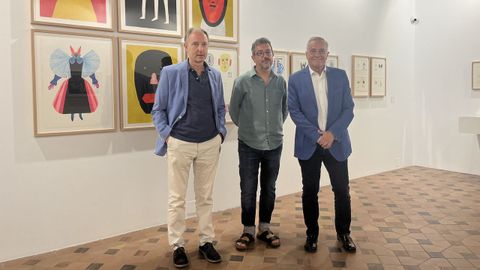 Jes�s Cisneros, en el centro de la imagen, en una foto de archivo en la inauguraci�n de una exposici�n
