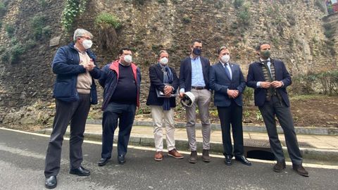 El alcalde, Alfredo Canteli y los concejales Ignacio Cuesta y Luis Pacho visitan el inicio de las obras para la recuperaci�n de la muralla medieval de Oviedo
