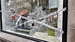 Los ladrones lograron hacer un agujero de grandes dimensiones en el cristal