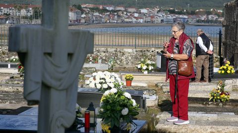 VISITA A LOS DIFUNTOS EN LOS  CEMENTERIOS EL DIA DE TODOS LOS SANTOS