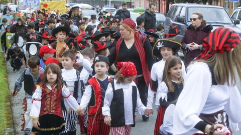 Desfile de comparsas del colegio Juan de L�ngara