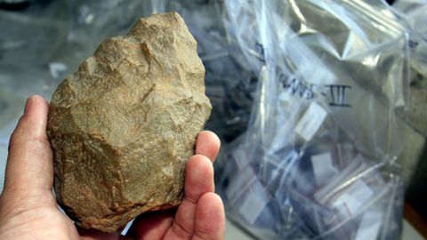 Uno de los numerosos utensilios paleol�ticos recogidos por los arque�logos en la comarca de Lemos