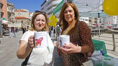 Las tazas cuestan seis euros y pueden adquirirse estos d�as de Semana Santa en un puesto de la AECC instalado en la plaza de Os Barcos de Sanxenxo. 
