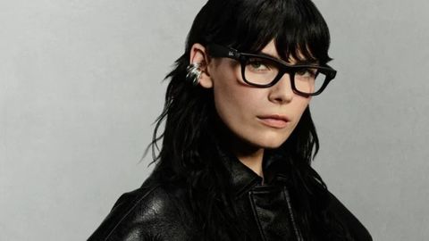 Una modelo con unas gafas Ray-Ban Meta