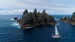 1. OS AGUILL�NS. Navegar mar adentro dejando atr�s cabo Ortegal ofrece una de las panor�micas ma�s impresionantes de la costa gallega. Con queresvela se pueden contemplar de t� a t� en sus rutas mar�timas