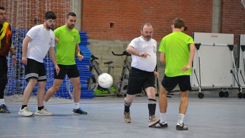 El alcalde, Eduardo Parga, en plena acci�n.