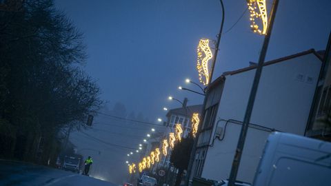 Las luces de Navidad ya brillan en Outes.