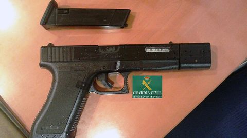 La pistola de paintball o airsoft de la que se incautó la Policía en Oviedo.La pistola de paintball o airsoft de la que se incautó la Policía en Oviedo 