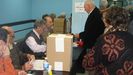 Imagen de archivo de una votaci�n para unas elecciones en Espa�a en el centro gallego de Buenos Aires