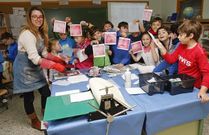 Iria do Castelo, cos alumnos do Canosa-Rus durante o obradoiro que impartiu onte. 