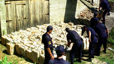 En 1999, más de cinco mil kilos de cocaína fueron hallados en el fallado de una vivienda rural de A Pobra.