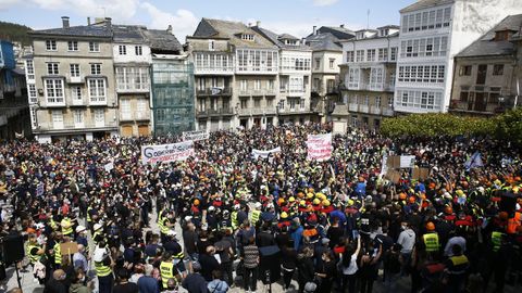 Por Alcoa, por un precio competitivo de la electricidad, los empleados de San Cibrao llevan meses movilizándose. Para que no los despida, movilizaron a 20.000 personas en Viveiro el 7 de junio