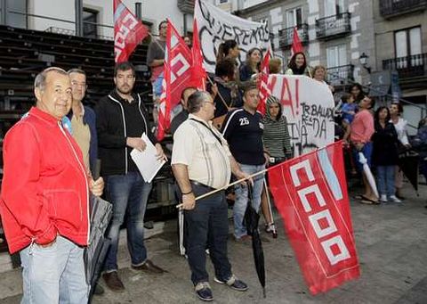 La reciente protesta de trabajadores de la piscina de Viveiro, reclamando la n�mina de junio. 