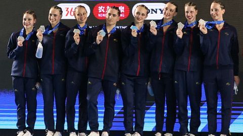 La selecci�n de Espa�a con la medalla de plata